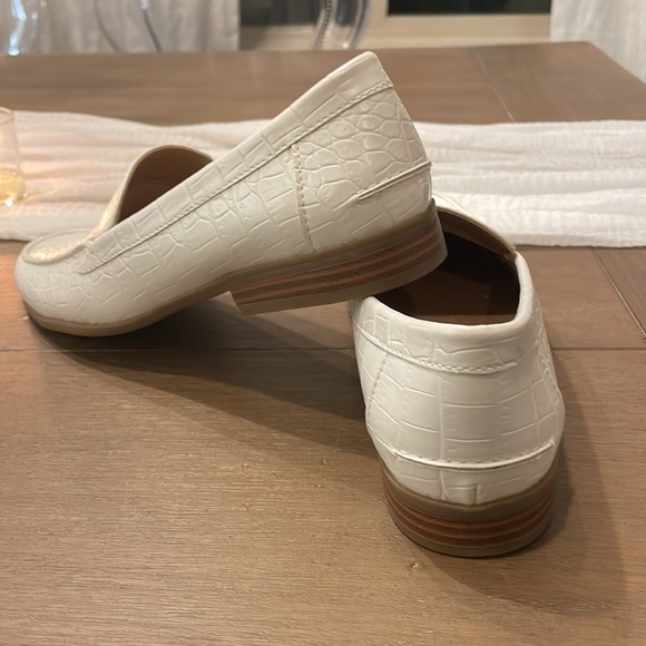 Shoes - Picture 4 of 7